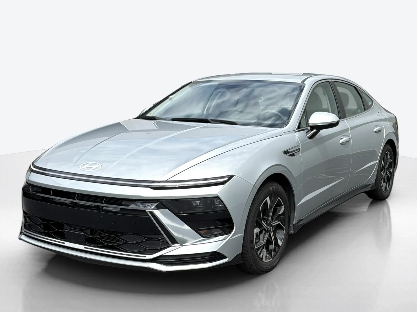 2025 Hyundai Sonata — image 1 of 5