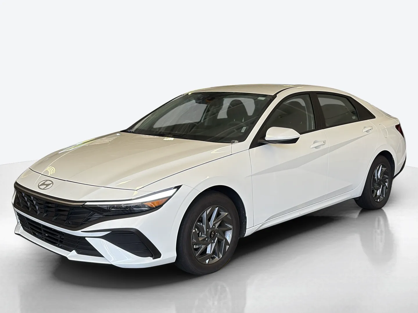 2026 Hyundai Elantra Hybrid — image 1 of 4