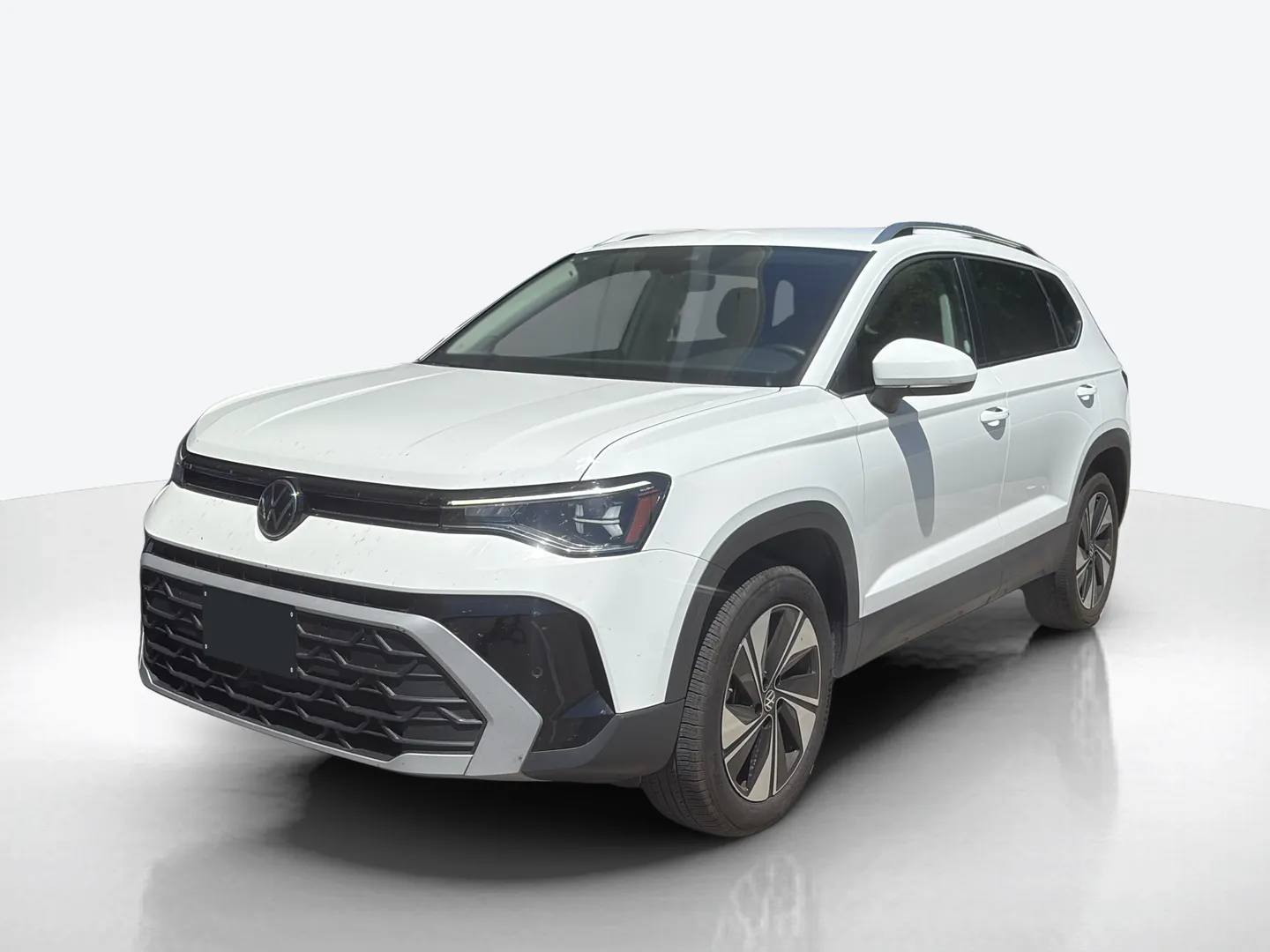2025 Volkswagen Taos — image 1 of 5