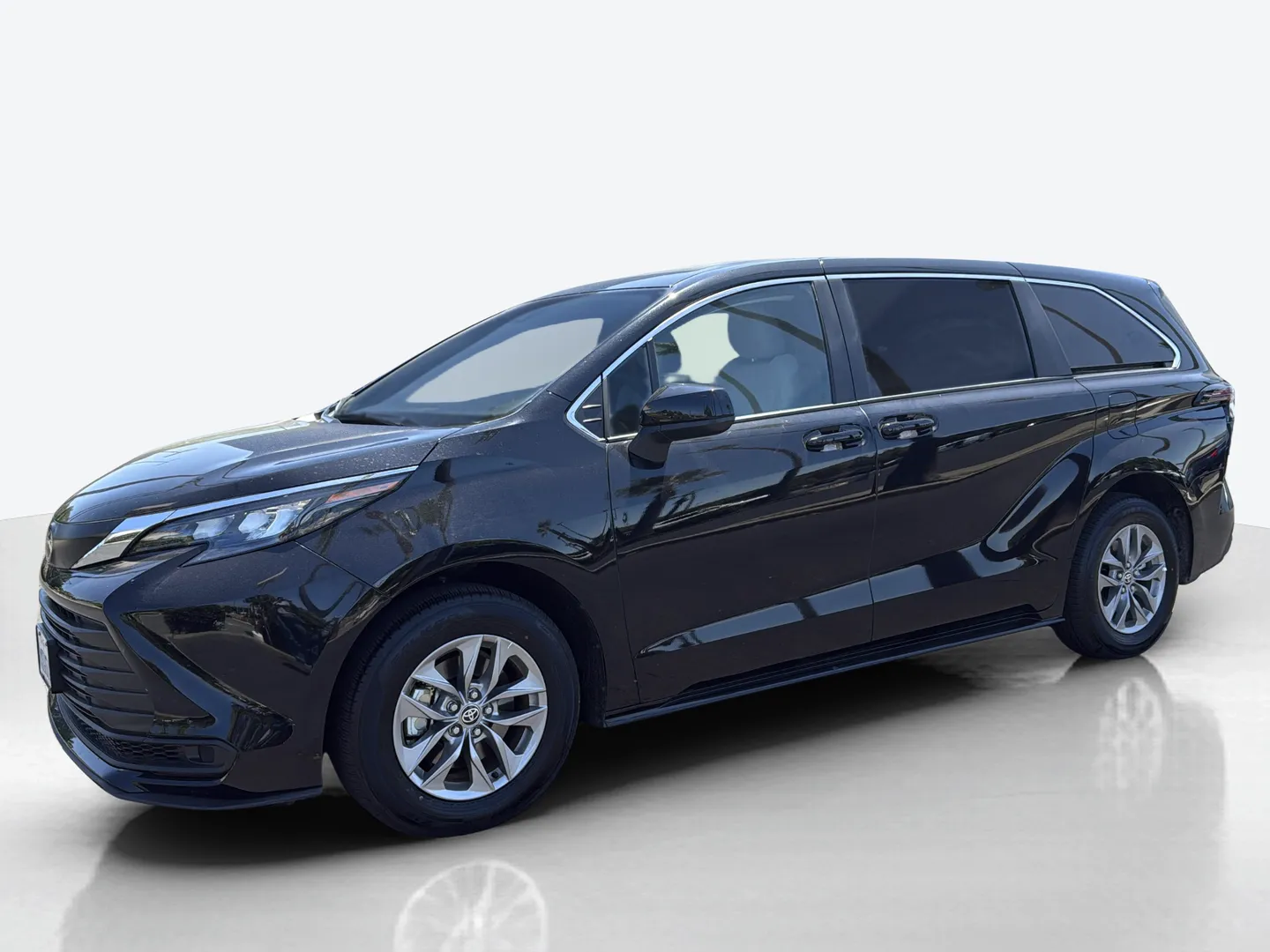 2026 Toyota Sienna — image 1 of 5