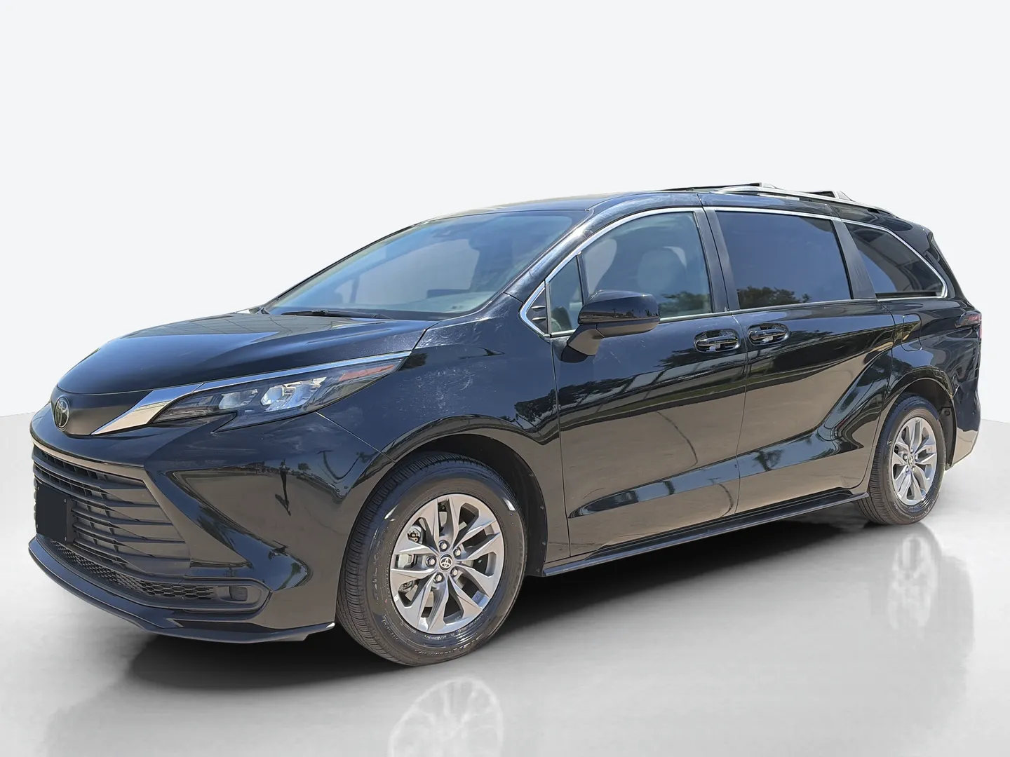 2026 Toyota Sienna — image 1 of 5