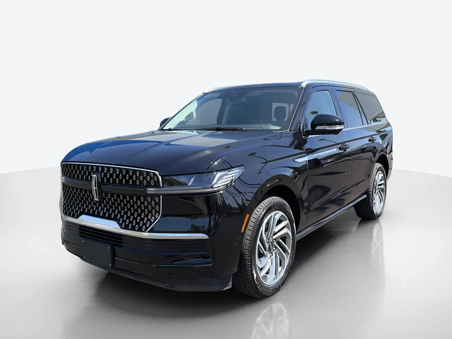 2026 Lincoln Navigator — image 1 of 5
