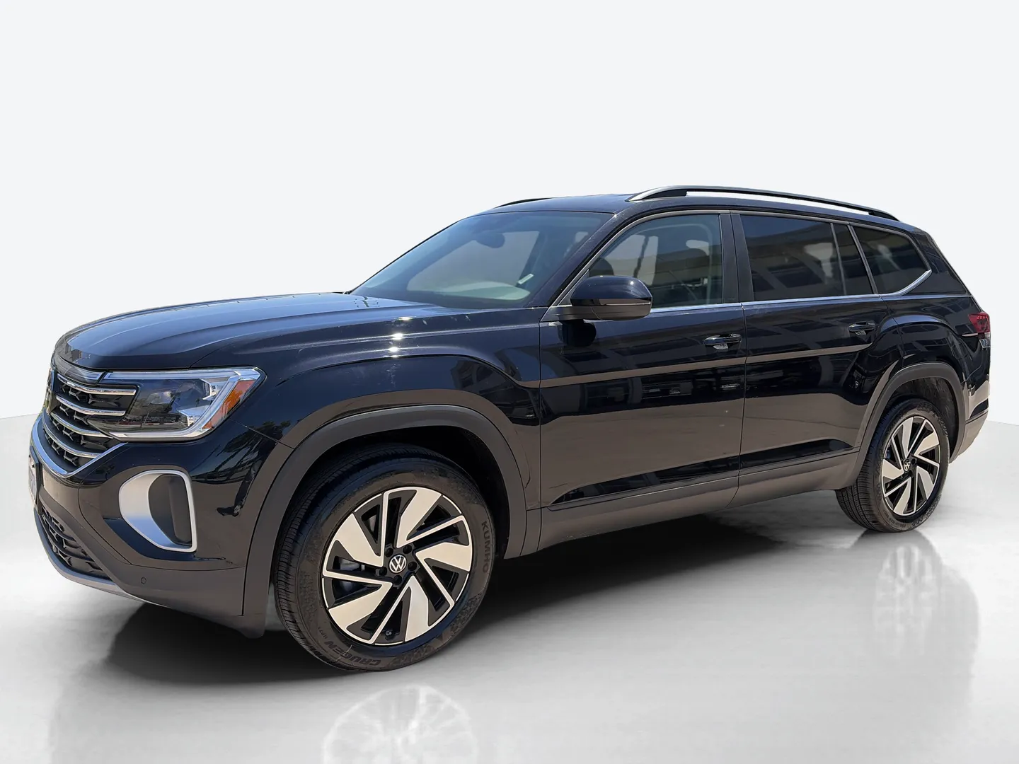 2026 Volkswagen Atlas — image 1 of 5