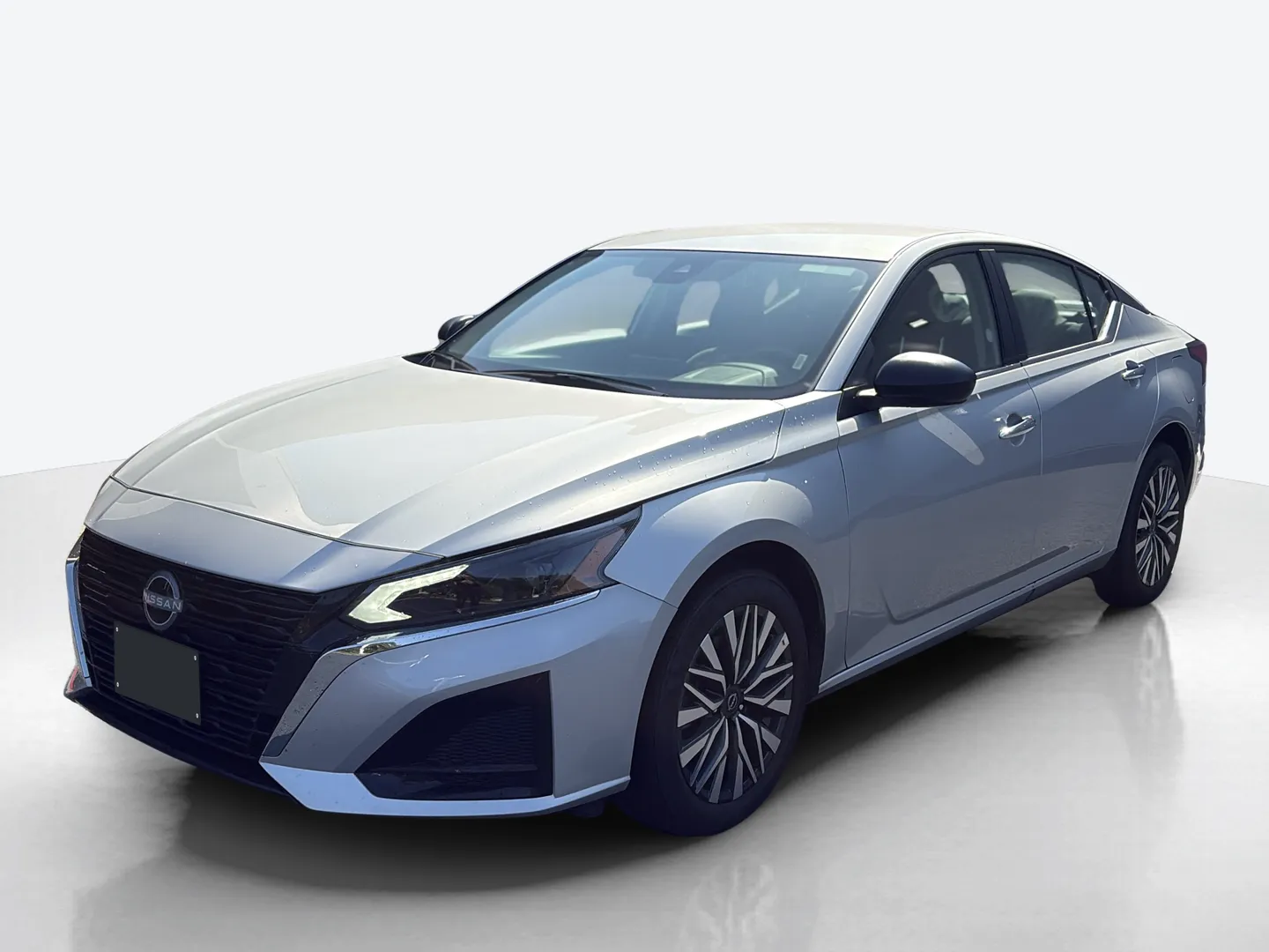 2025 Nissan Altima — image 1 of 4