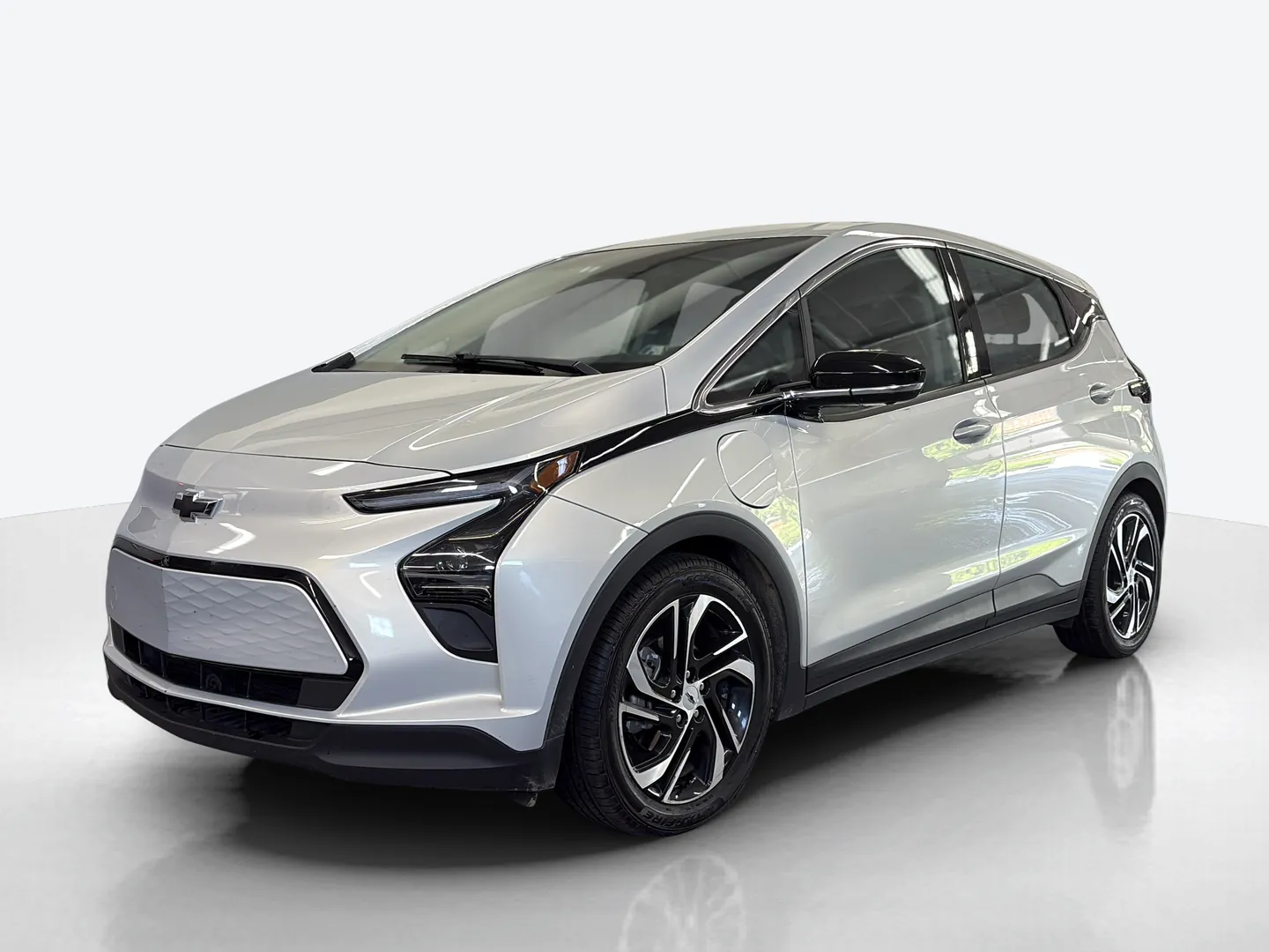 2023 Chevrolet Bolt EV — image 1 of 8