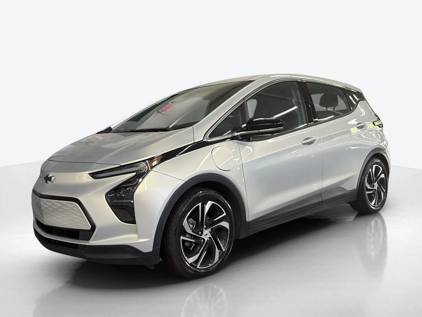 2023 Chevrolet Bolt EV — image 1 of 8