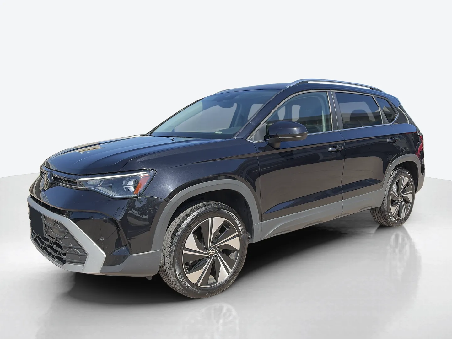 2025 Volkswagen Taos — image 1 of 5