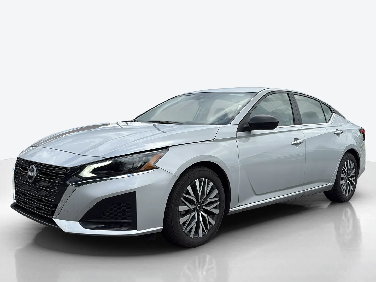 2025 Nissan Altima — image 1 of 8