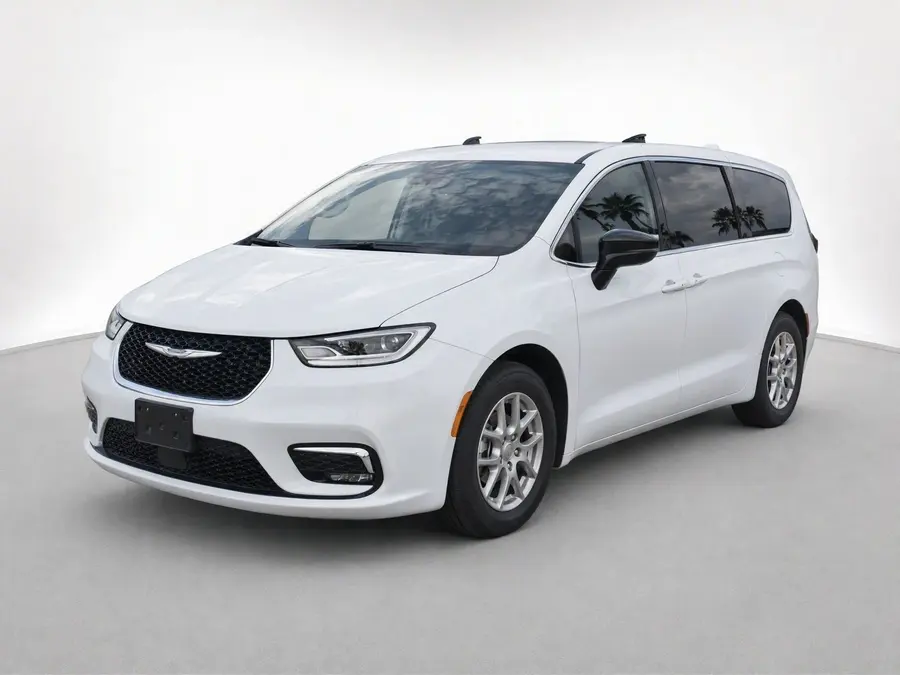2026 Chrysler Pacifica — image 1 of 9