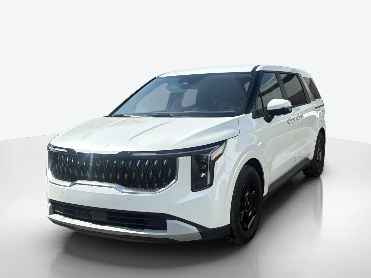2025 Kia Carnival — image 1 of 8