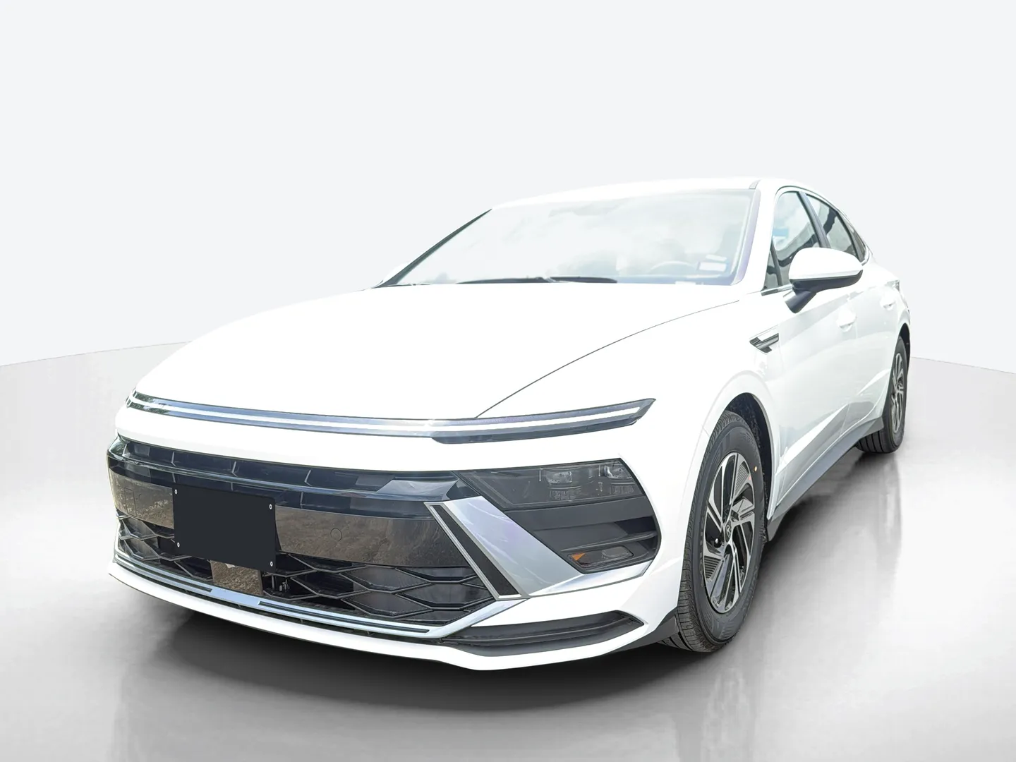 2026 Hyundai Sonata Hybrid — image 1 of 8