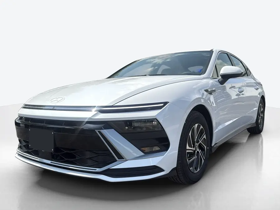 2026 Hyundai Sonata Hybrid — image 1 of 8