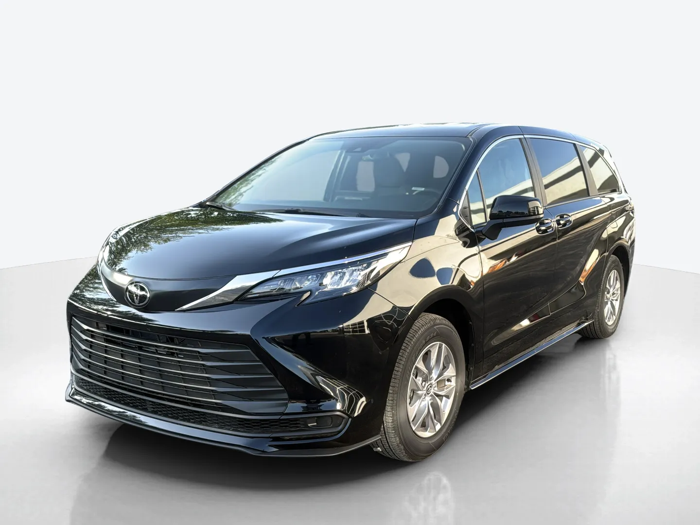 2026 Toyota Sienna — image 1 of 8