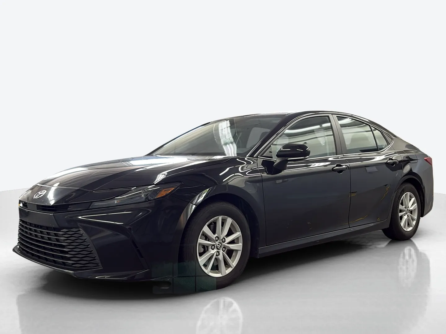 2025 Toyota Camry — image 1 of 8
