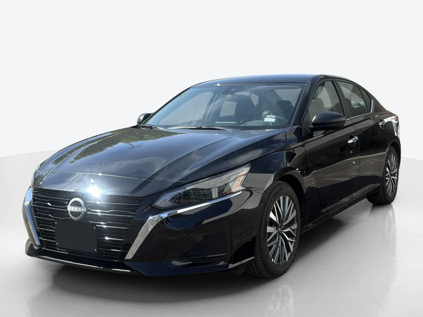 2025 Nissan Altima — image 1 of 8
