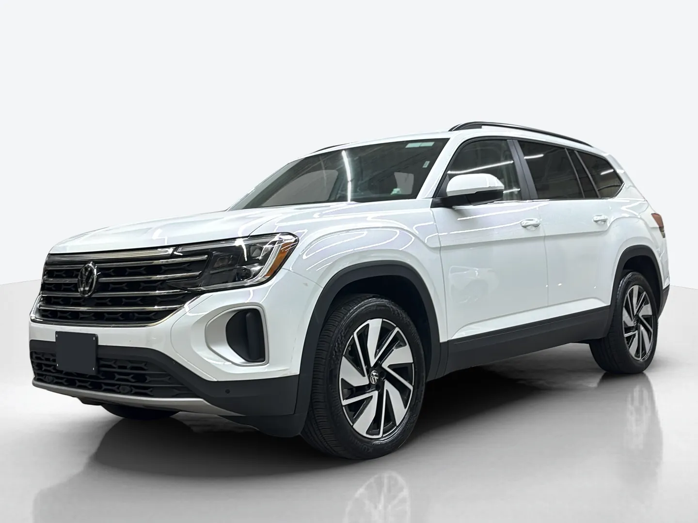 2025 Volkswagen Atlas — image 1 of 8