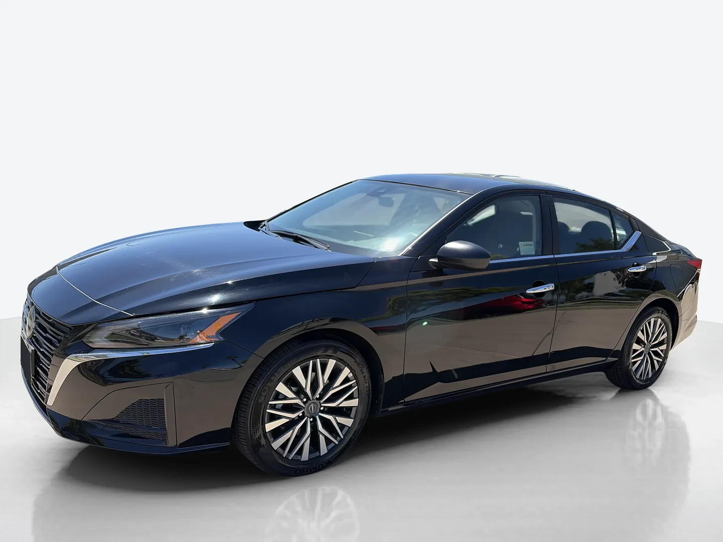 2025 Nissan Altima — image 1 of 8