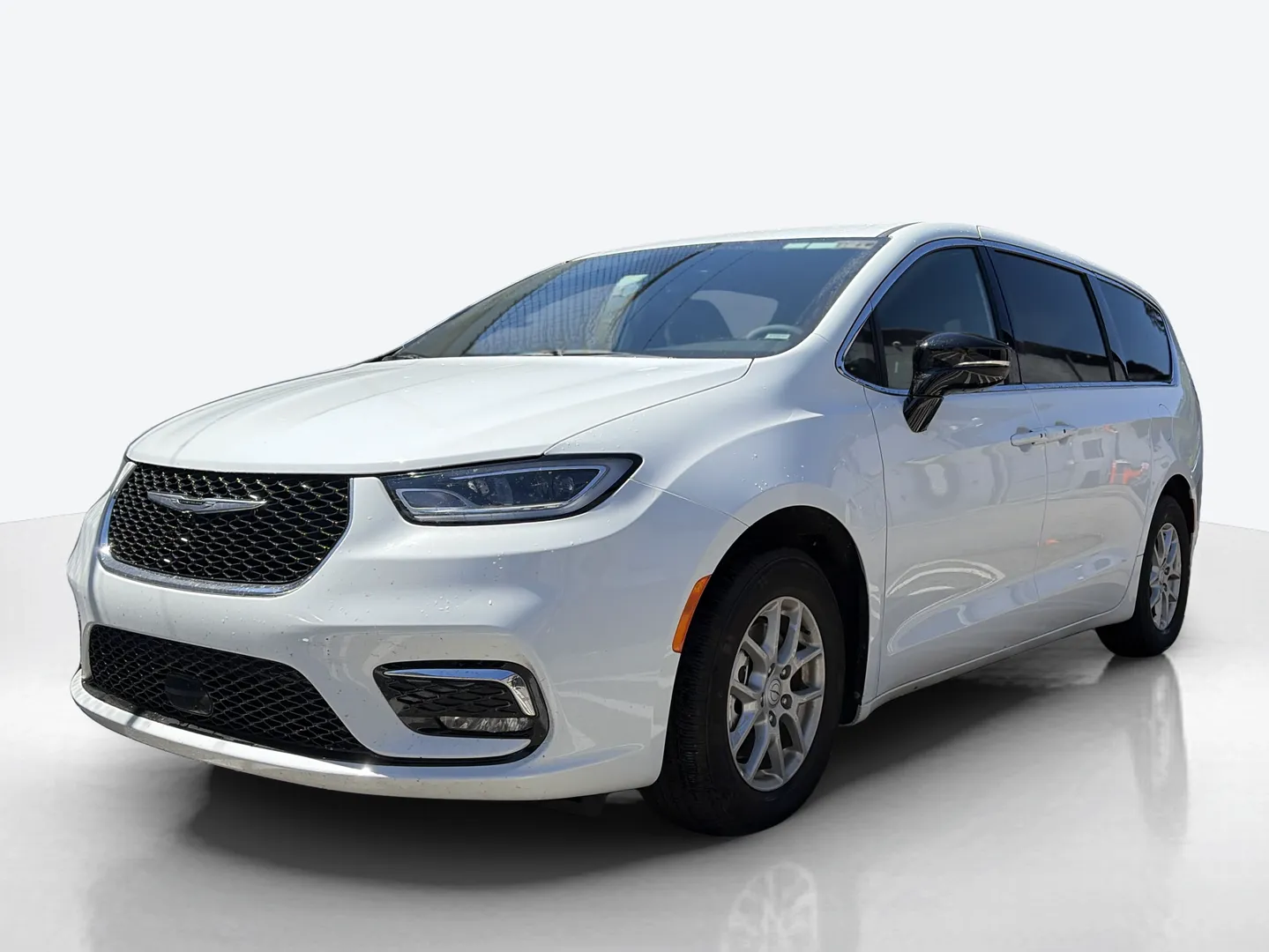 2026 Chrysler Pacifica — image 1 of 8