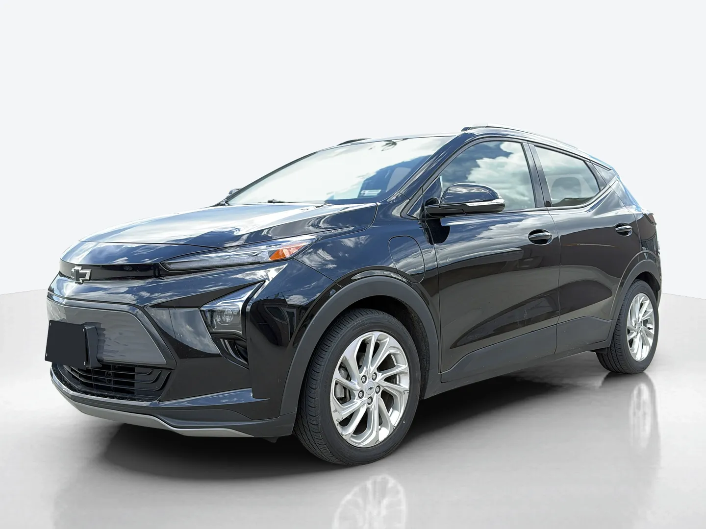 2023 Chevrolet Bolt EUV — image 1 of 8
