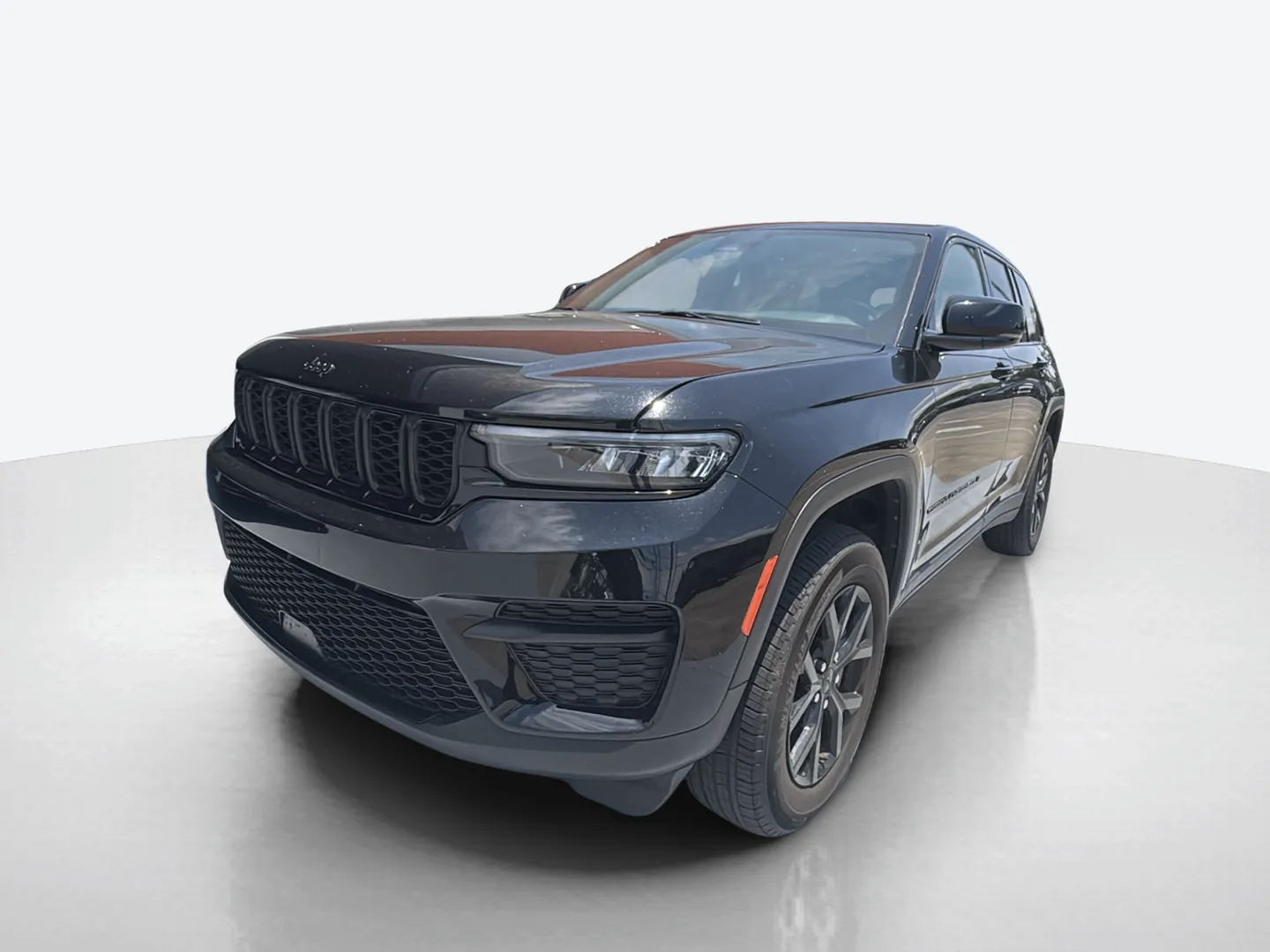 2025 Jeep Grand Cherokee — image 1 of 8