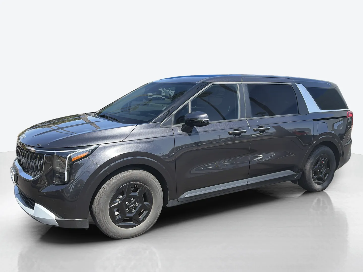 2025 Kia Carnival — image 1 of 8