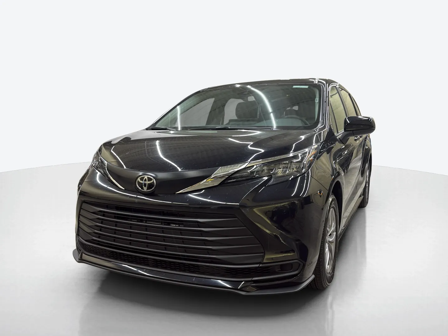 2026 Toyota Sienna — image 1 of 8