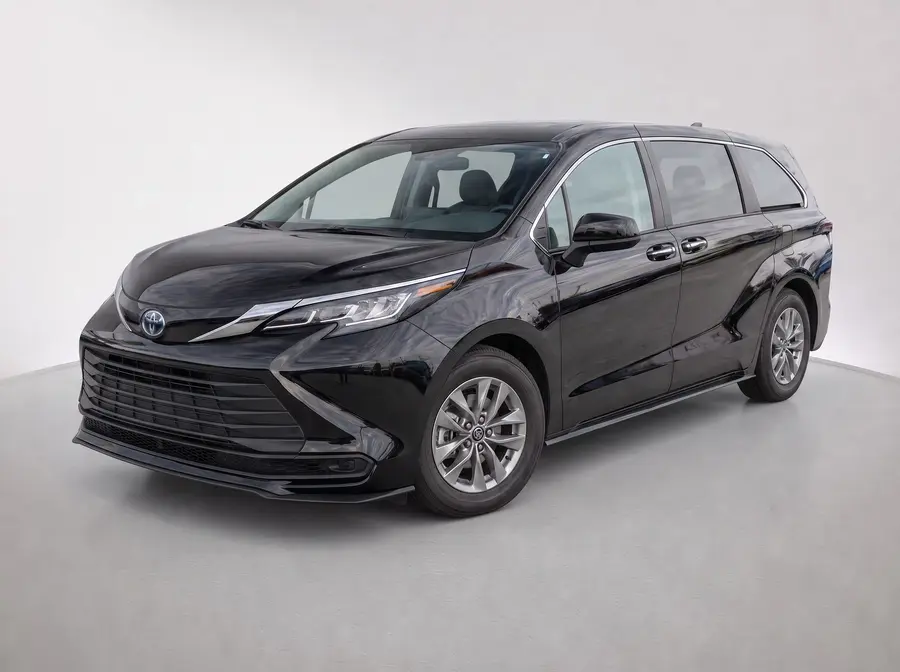 2025 Toyota Sienna — image 1 of 9