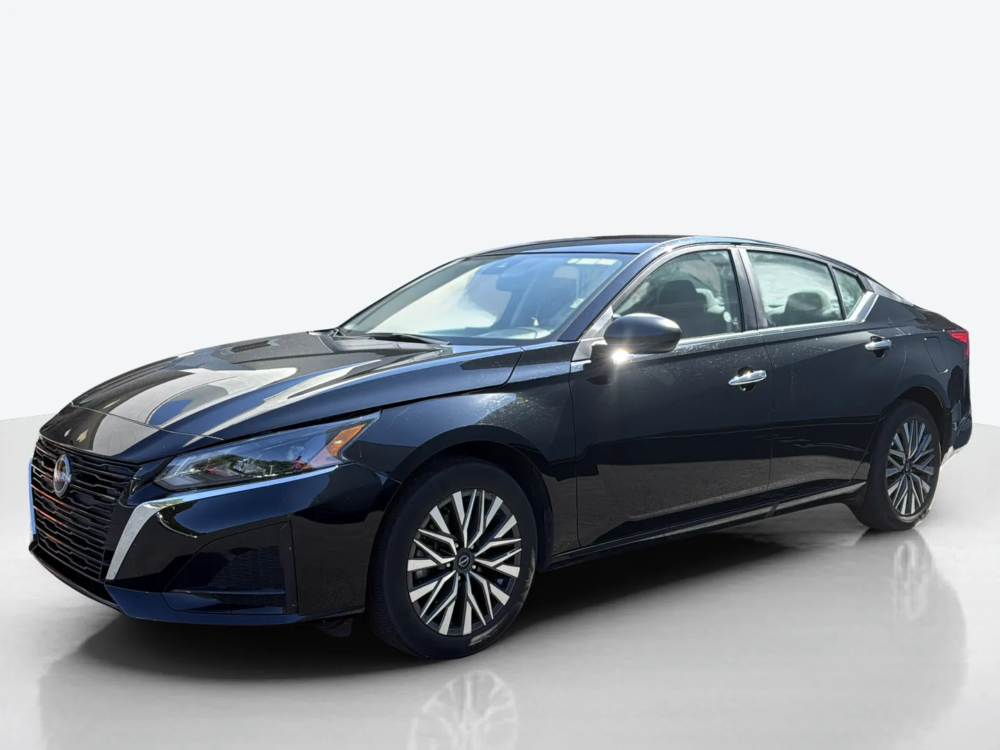 2025 Nissan Altima — image 1 of 7