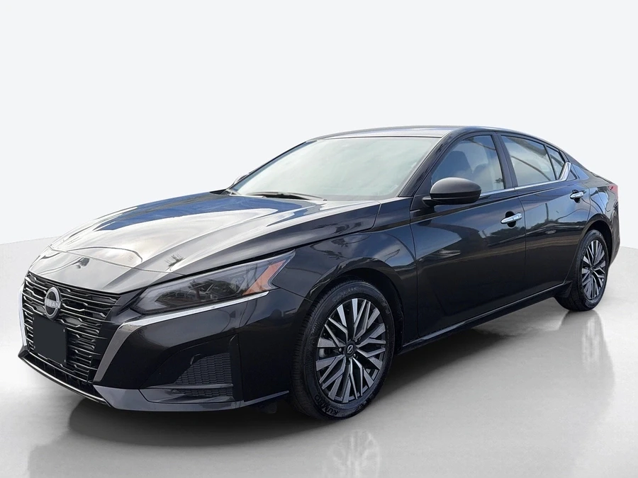 2025 Nissan Altima — image 1 of 8