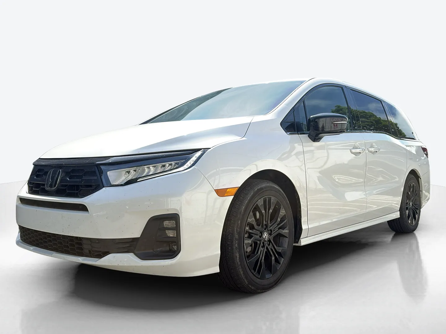 2025 Honda Odyssey — image 1 of 8
