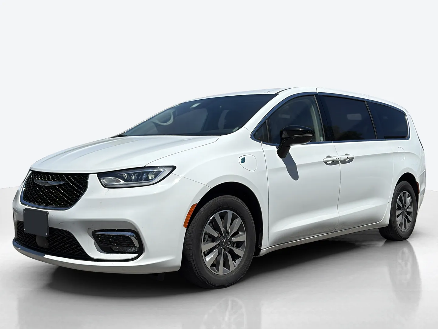 2024 Chrysler Pacifica — image 1 of 8