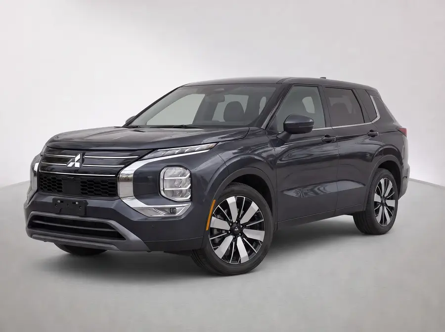 2025 Mitsubishi Outlander — image 1 of 9
