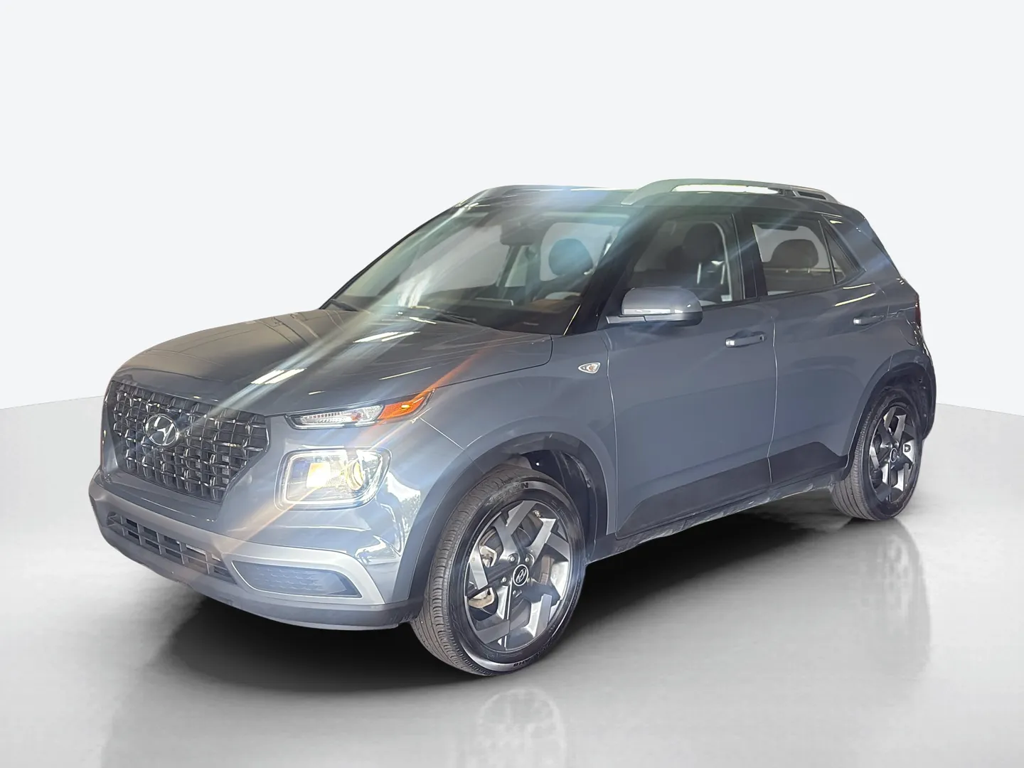 2025 Hyundai Venue — image 1 of 8