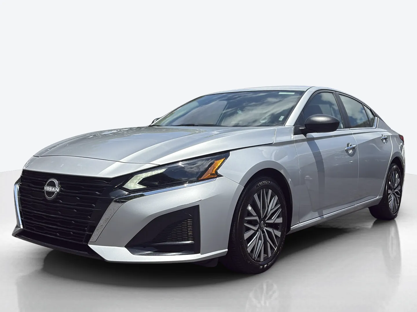 2025 Nissan Altima — image 1 of 8