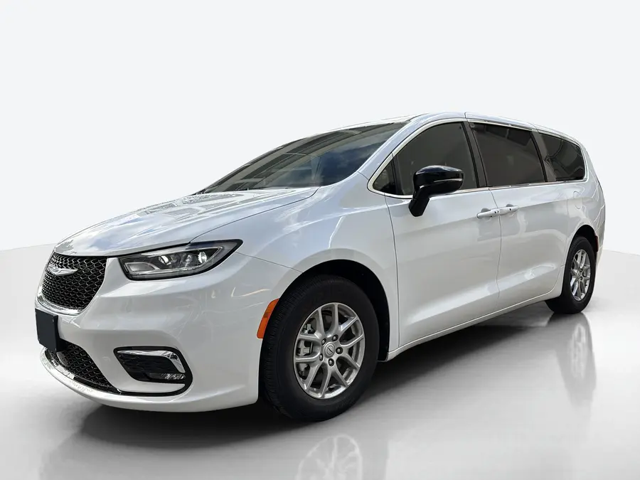 2026 Chrysler Pacifica — image 1 of 7