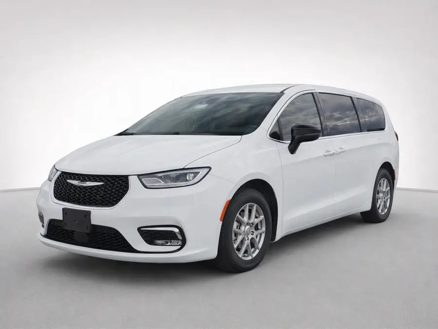 2026 Chrysler Pacifica — image 1 of 8