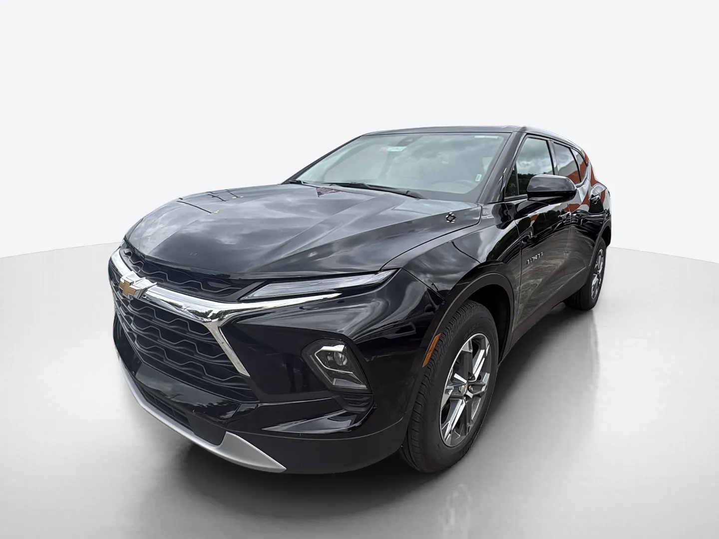 2025 Chevrolet Blazer — image 1 of 8