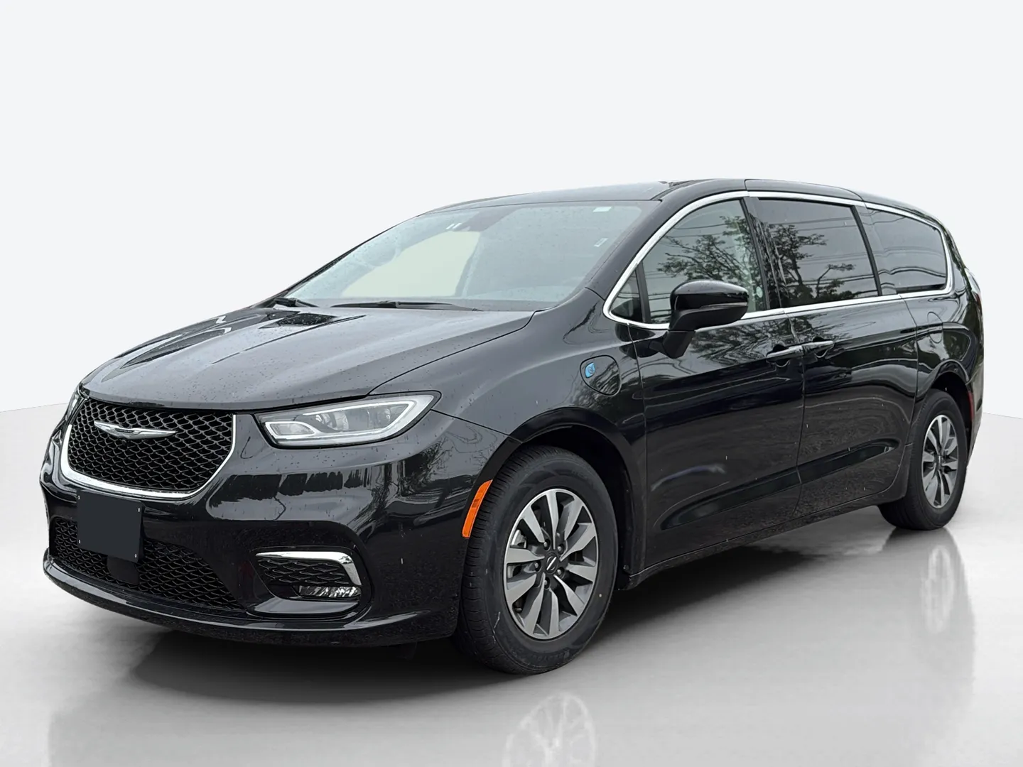 2023 Chrysler Pacifica — image 1 of 8