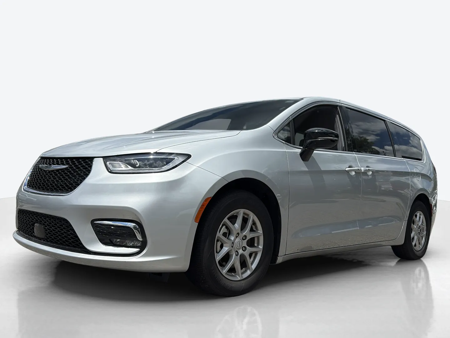 2026 Chrysler Pacifica — image 1 of 8
