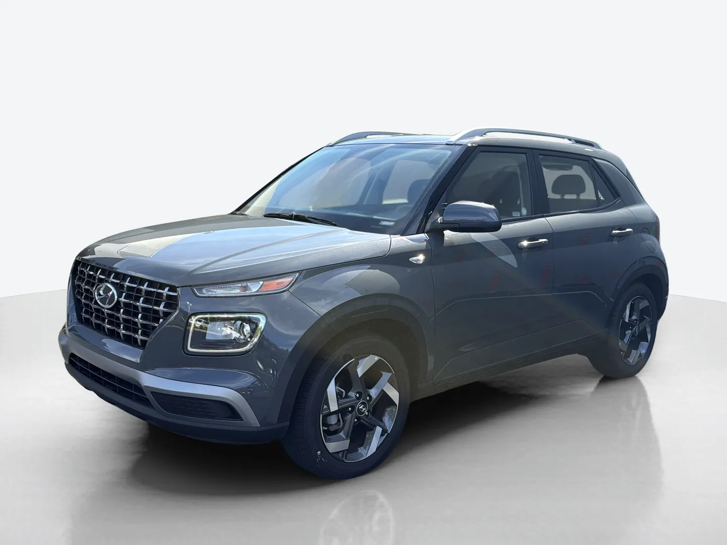 2025 Hyundai Venue — image 1 of 8