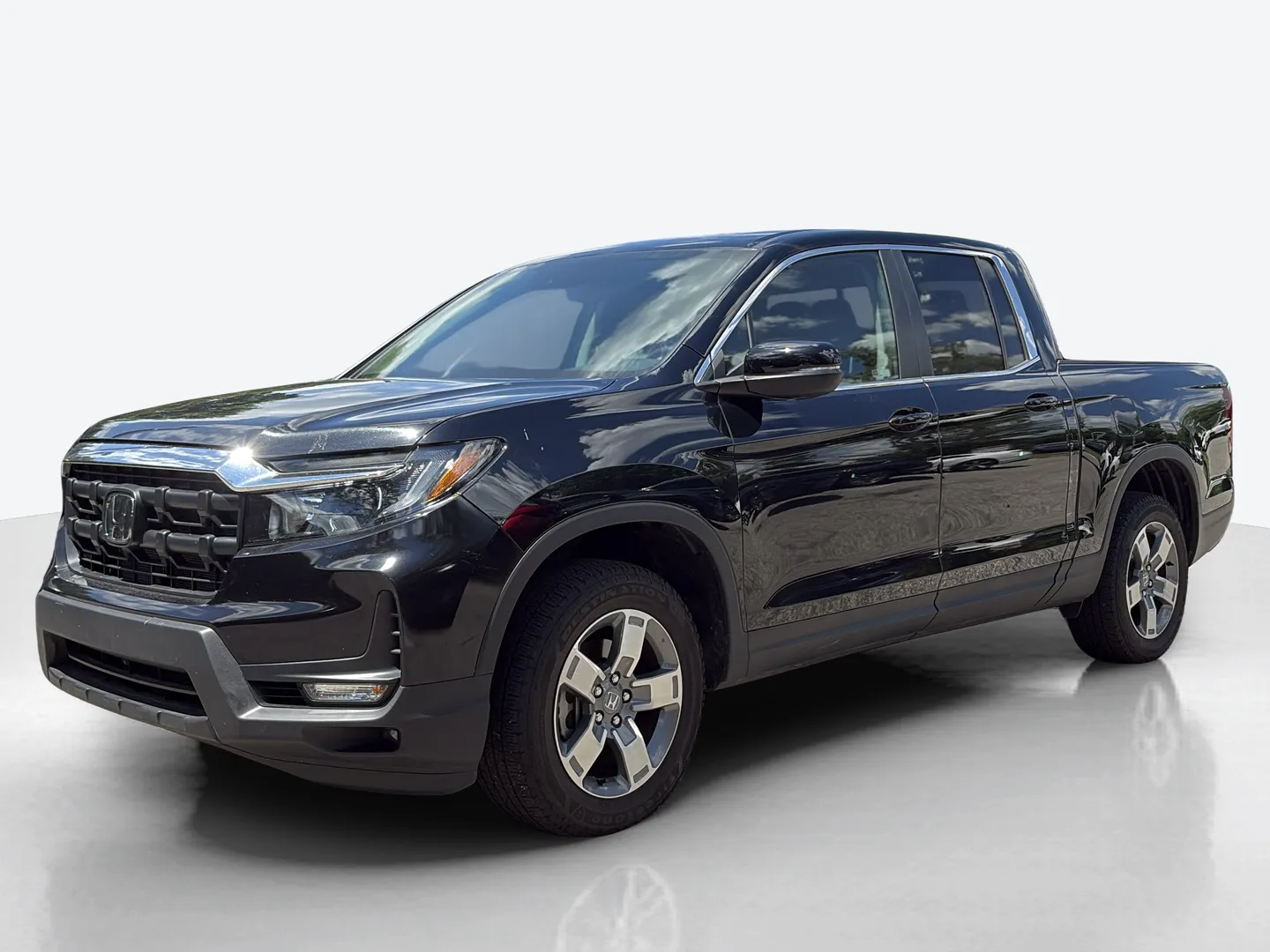 2025 Honda Ridgeline — image 1 of 8