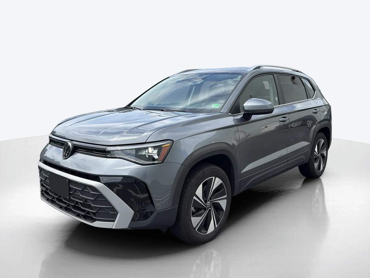 2025 Volkswagen Taos — image 1 of 8