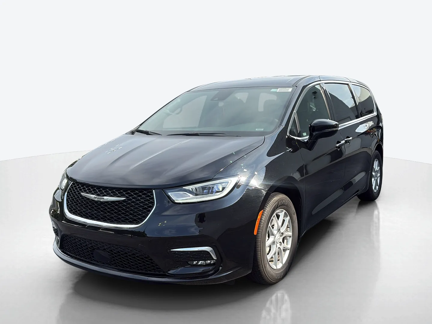 2026 Chrysler Pacifica — image 1 of 8