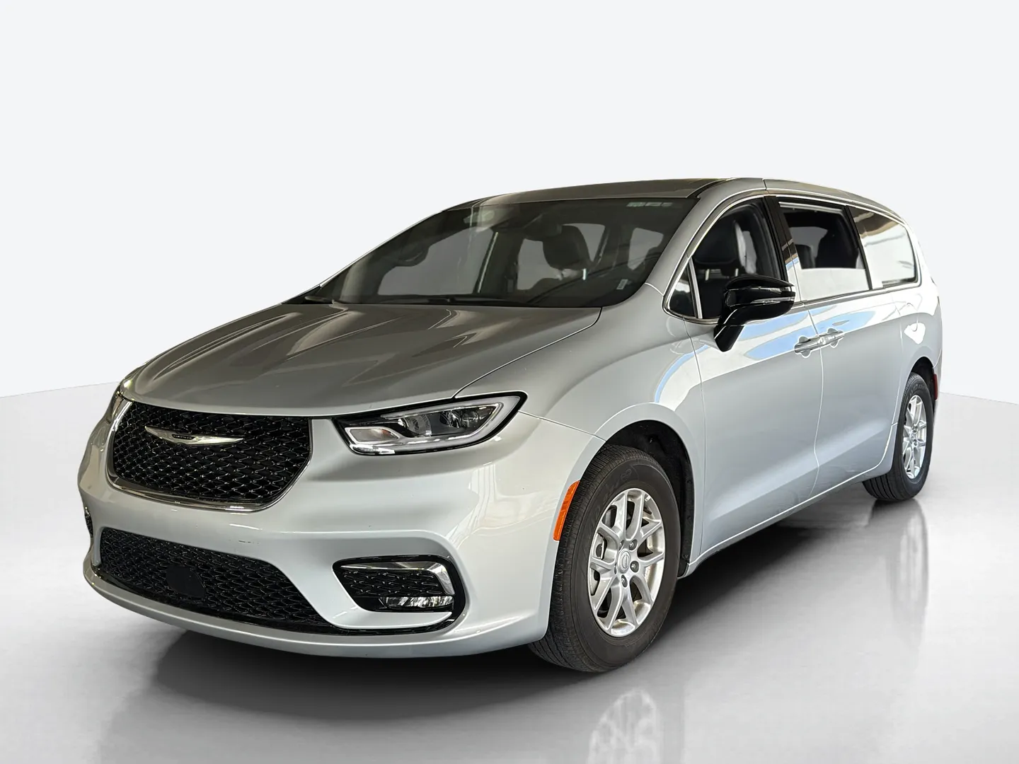 2026 Chrysler Pacifica — image 1 of 8