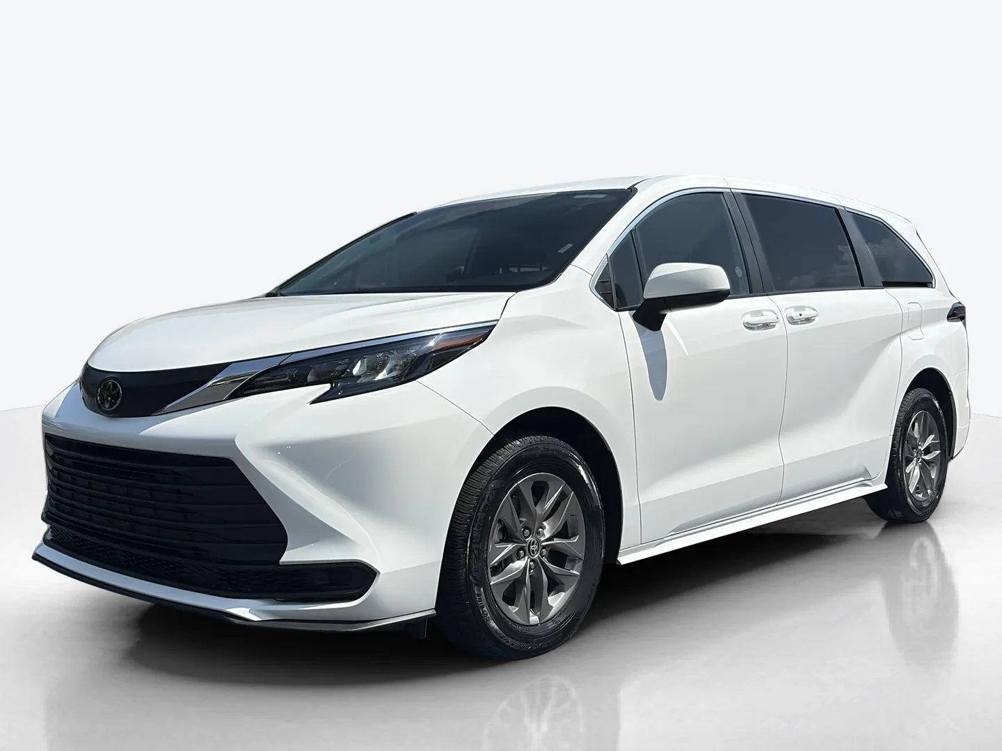 2026 Toyota Sienna — image 1 of 8