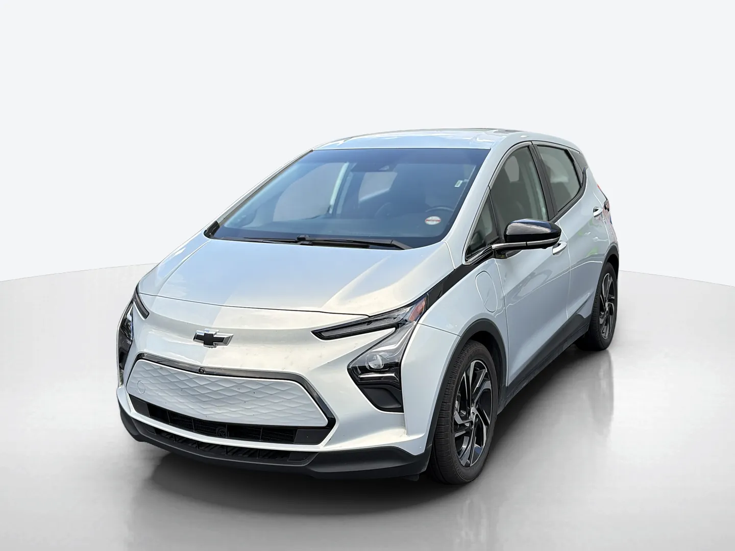 2023 Chevrolet Bolt EV — image 1 of 8
