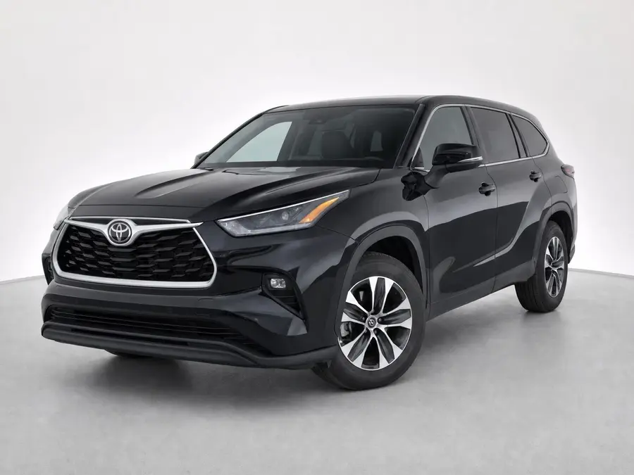 2026 Toyota Highlander — image 1 of 9