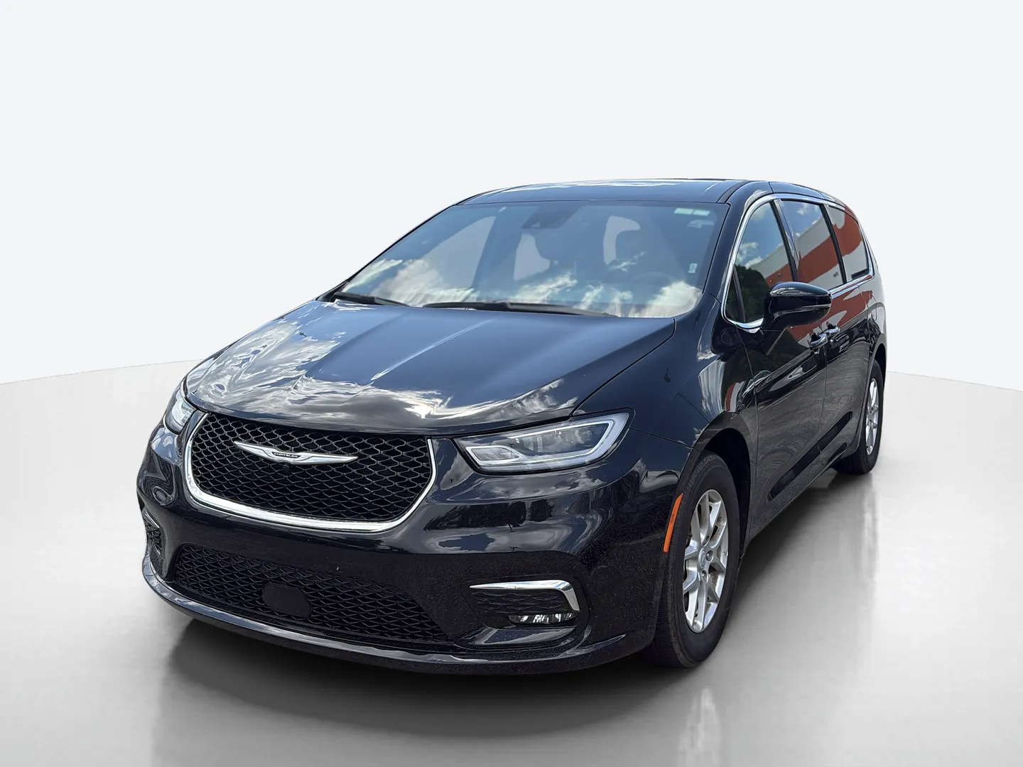 2026 Chrysler Pacifica — image 1 of 8