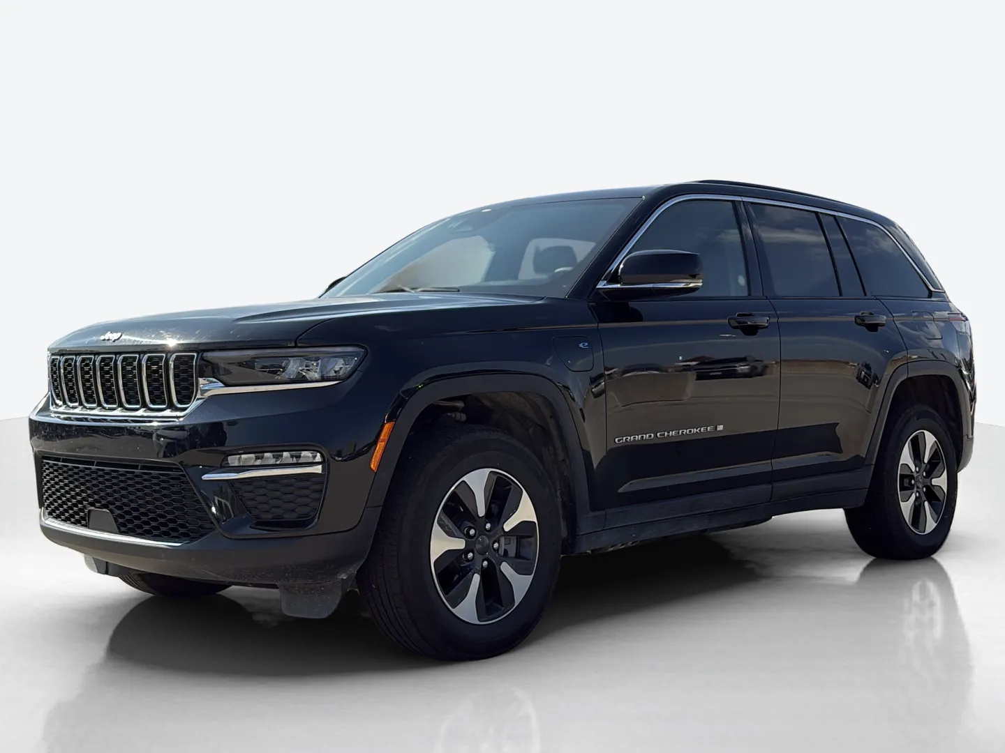 2025 Jeep Grand Cherokee 4xe — image 1 of 8