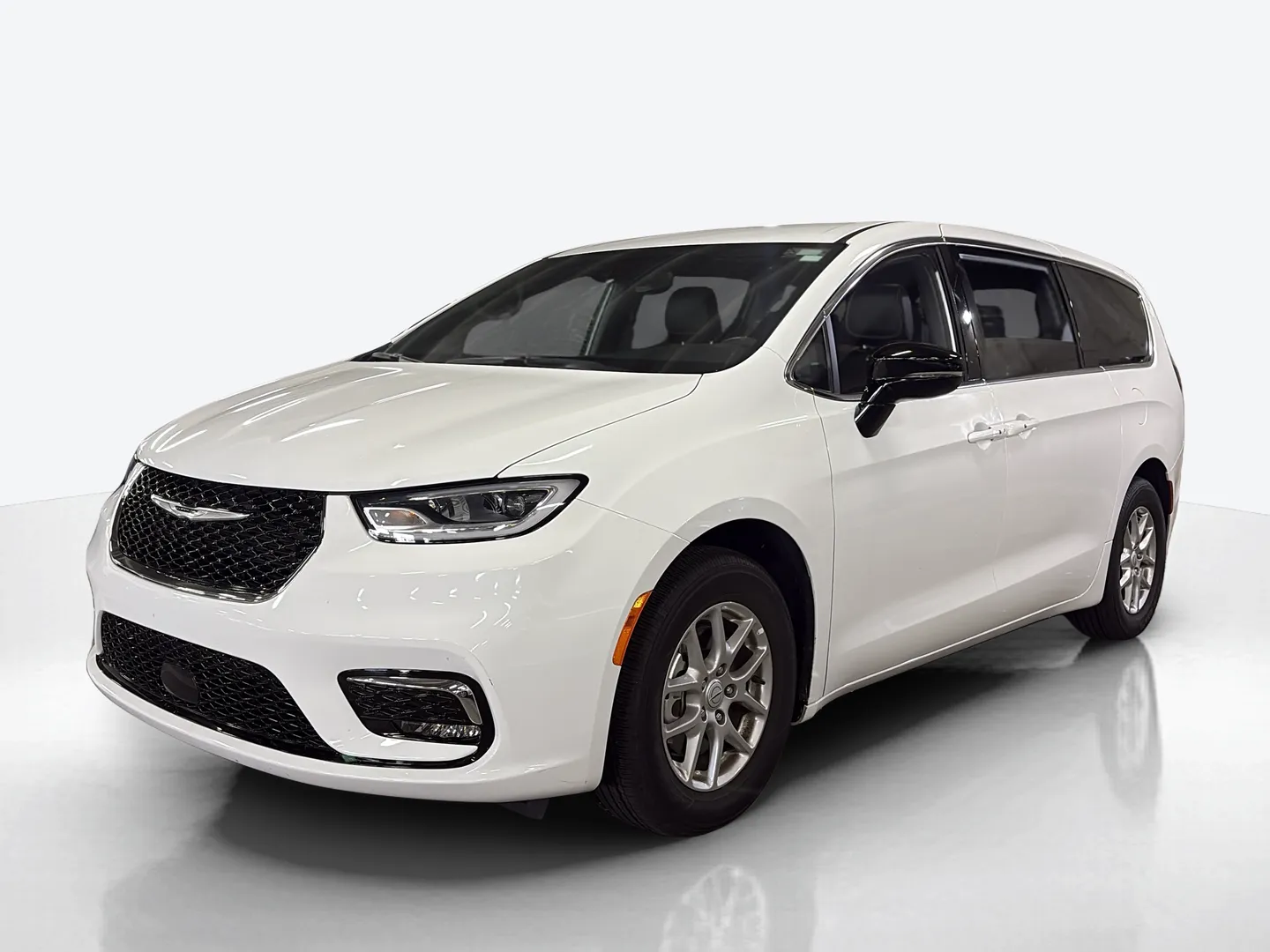 2026 Chrysler Pacifica — image 1 of 8